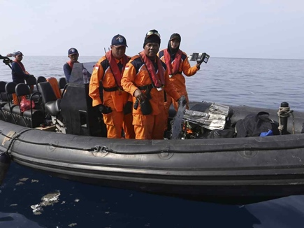 इंडोनेशिया विमान हादसे में मारे गए लोगों के अवशेष मिले