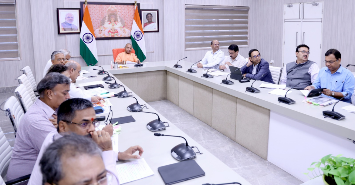 केन्द्रांश के अभाव में न बाधित हो परियोजना: योगी
