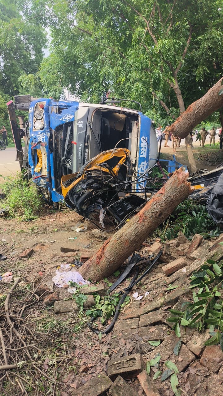 प्रतापगढ़ में टैंकर और आटो की भिड़ंत, 12 मरे