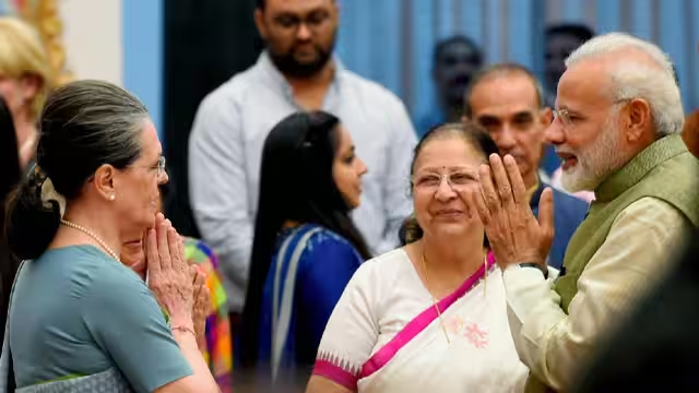 मोदी ने सोनिया गांधी से मिल कर पूछा हालचाल