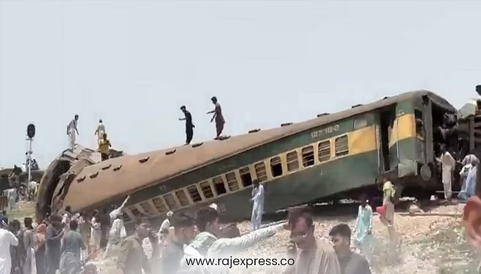 पाकिस्तान में ट्रेन बेपटरी , 15 की मौत, 50 घायल