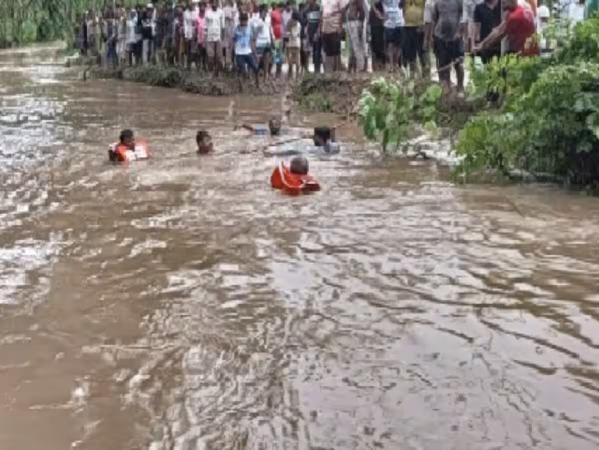 सहारनपुर में ट्रैक्टर ट्राली नदी में गिरी,चार की मौत