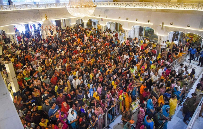 बारिश के बीच लाखों श्रद्धालुओं ने की गहवर वन की परिक्रमा