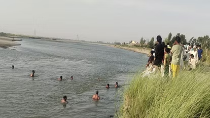 आगरा में गणेश विसर्जन के दौरान छह युवक डूबे, तीन को बचाया