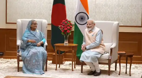 मोदी ने की हसीना से मुलाकात