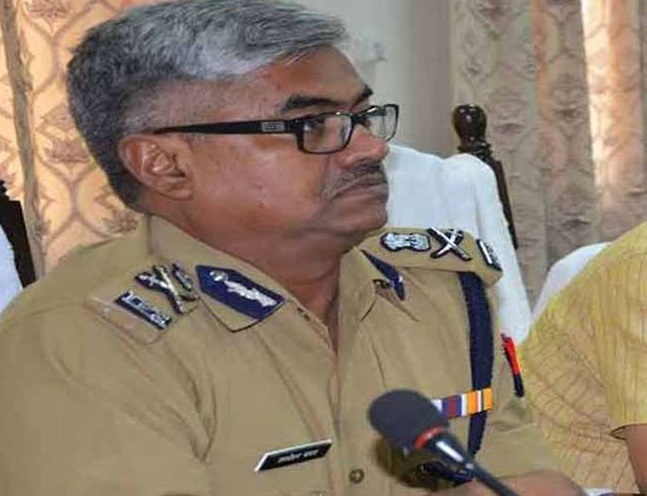 पूर्व डीजीपी के खिलाफ मारपीट,धमकी देने का मामला दर्ज