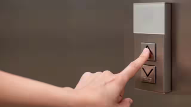 लिफ्ट एस्कलेटर की सुरक्षा-संरक्षा सुनिश्चित करने लागू होगा कानून: योगी