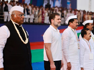 भाजपा को सत्ता से बाहर कर देश को बर्बाद होने से बचाना जरूरी : खडगे