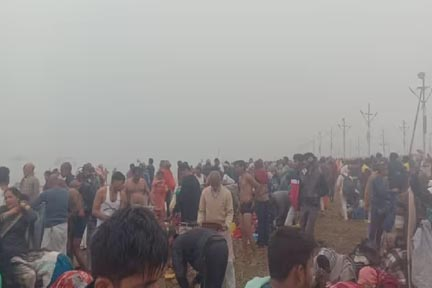 पौष पूर्णिमा पर दस लाख ने संगम में लगायी डुबकी