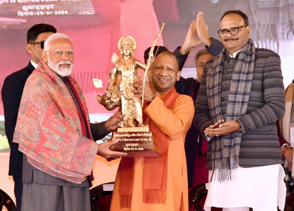 बड़े बहुमत के साथ बनेगी मोदी सरकारः योगी