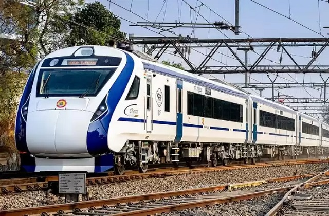 औरैया में बाल बाल बची वंदे भारत एक्सप्रेस