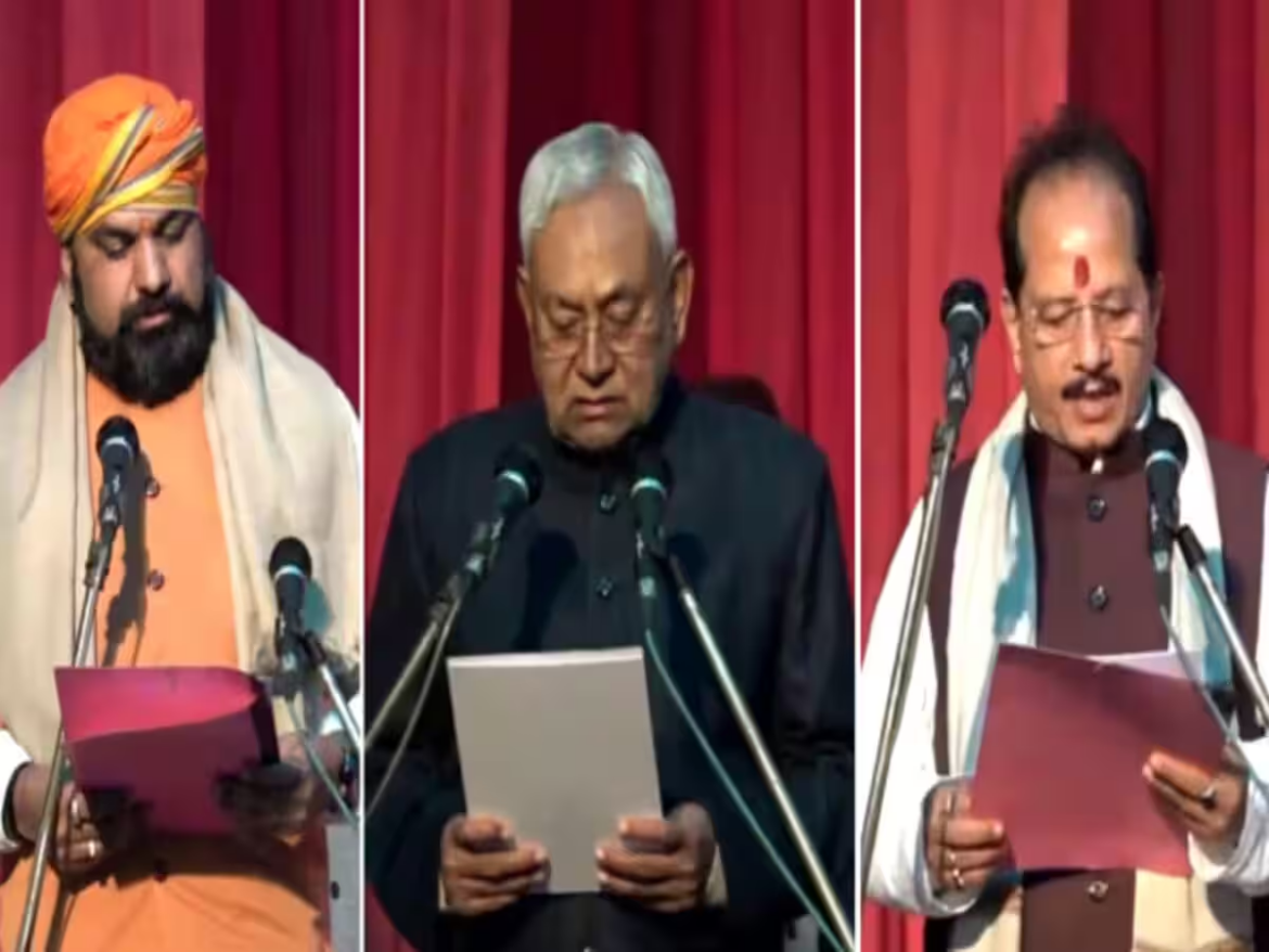नीतीश ने मुख्यमंत्री और आठ अन्य ने कैबिनेट मंत्री के तौर पर ली शपथ