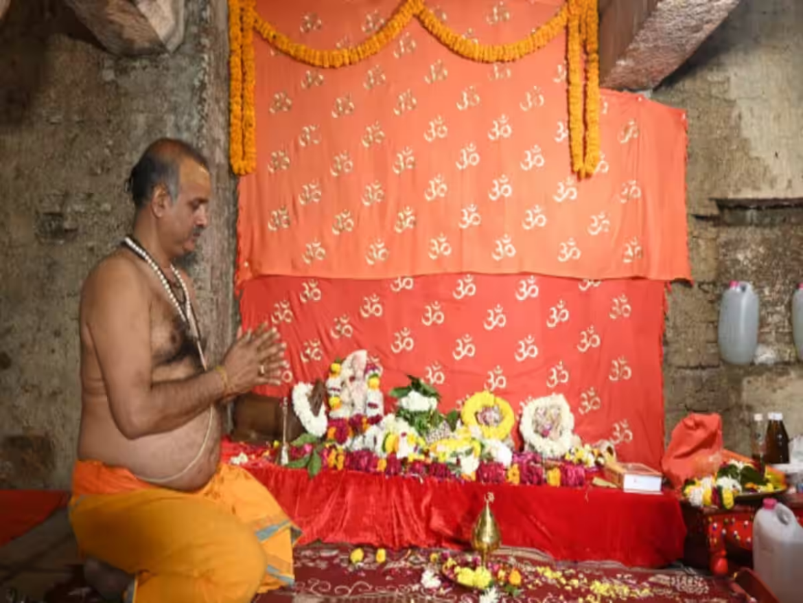 ज्ञानवापी के दक्षिणी तहखाने में पूजा अर्चना शुरु