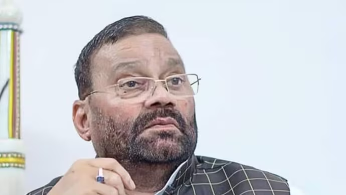 स्वामी प्रसाद ने सपा और विधान परिषद की सदस्यता से दिया इस्तीफा
