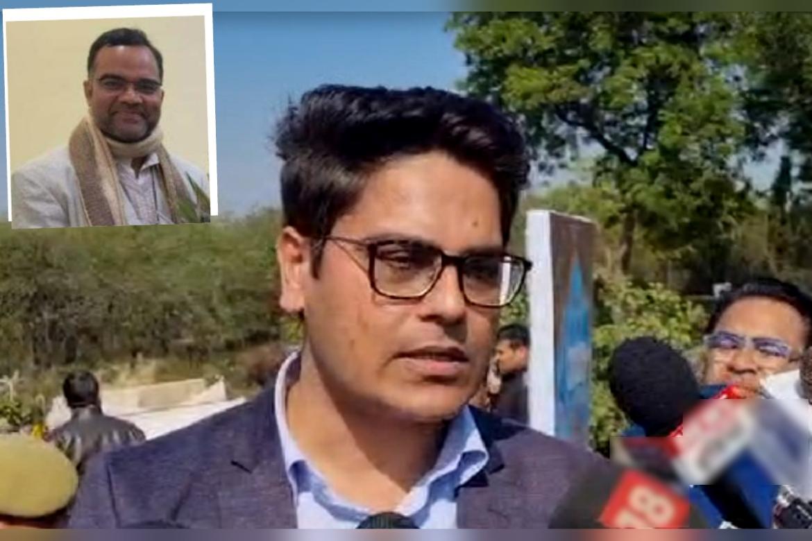 आगरा में बीडीओ ने की डीएम से हाथापाई
