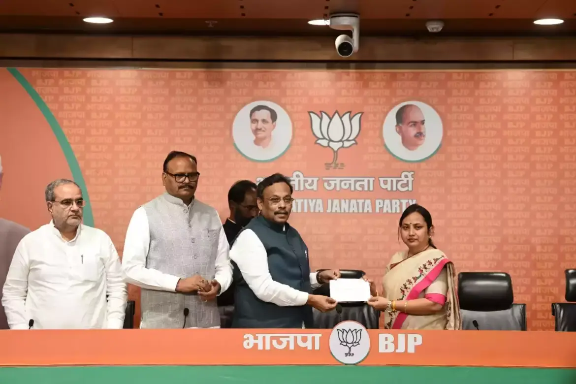 बसपा सांसद संगीता आजाद भाजपा में शामिल