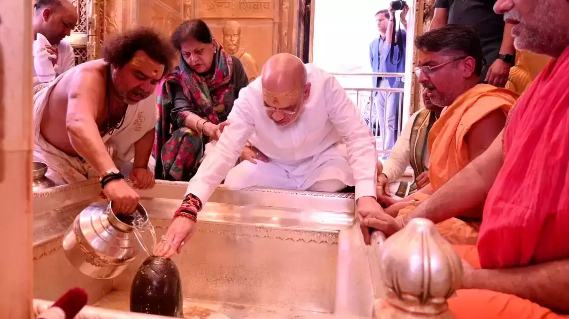 अमित शाह ने बाबा विश्वनाथ के दरबार में लगायी हाजिरी