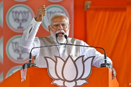 शहजादों को अपने परिवार के आगे कुछ नहीं दिखता: मोदी
