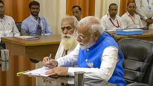 नरेन्द्र मोदी ने भाजपा प्रत्याशी के रुप में वाराणसी से पर्चा भरा