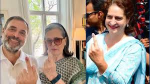 सोनिया, राहुल और प्रियंका ने किया मतदान