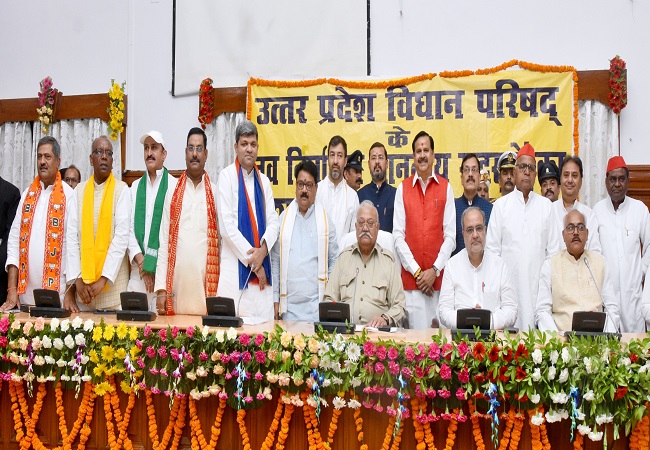 उप्र विधान परिषद के नवनिर्वाचित सदस्यों ने ली शपथ