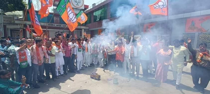 उप्र भाजपा ने मनाया जीत का जश्न