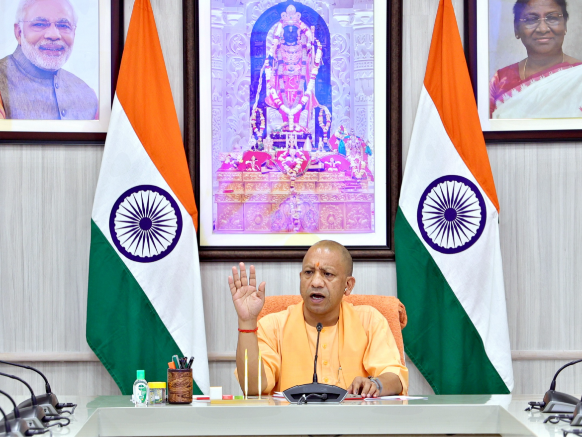 30 जून तक सभी लाभार्थियों के खाते में पहुंच जाए पहली तिमाही की पेंशन: योगी