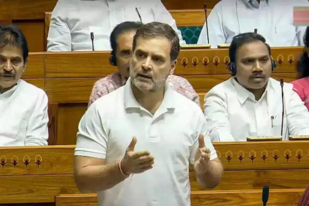 मोदी ने डर फैलाया, कांग्रेस के पास है अभय मुद्रा: राहुल गांधी