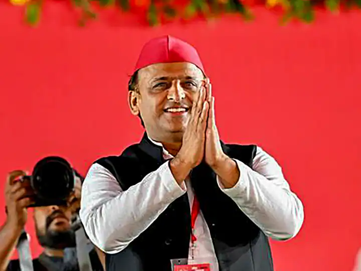 सपा कार्यकर्ताओं ने हर्षोल्लास से मनाया अखिलेश का 51वां जन्मदिन