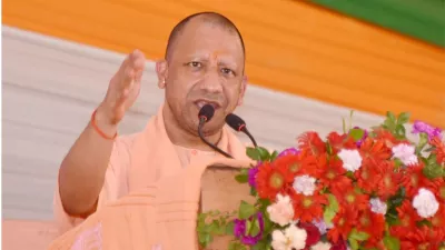 समाजवादी पार्टी की टोपी लाल, कारनामे काले: योगी