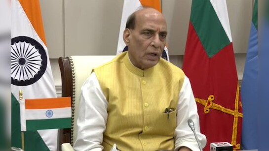 राजनाथ ने जम्मू कश्मीर की स्थिति पर उच्च स्तरीय बैठक की