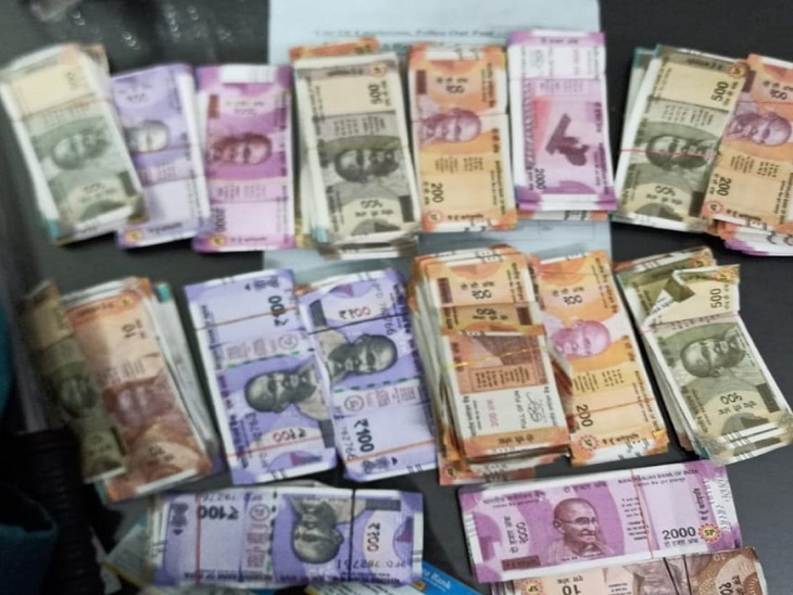 लखनऊ में एक लाख के नकली नोट बरामद,दो गिरफ्तार