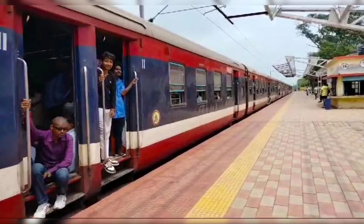 चलती ट्रेन में छेड़खानी के आरोपी की पीट पीट कर हत्या