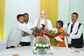 नक्सल पीड़ितों ने अमित शाह से की मुलाक़ात