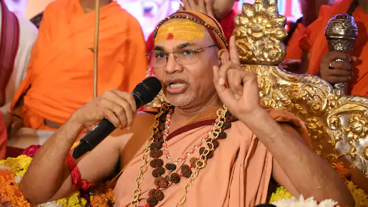 सरकार देश में गायों की हत्याओं पर रोक लगाए: स्वामी अविमुक्तेश्वरानंद सरस्वती