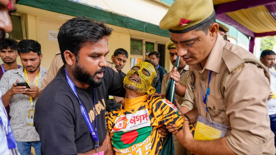 कानपुर टेस्ट के दौरान बांग्लादेशी प्रशंसक हुआ बेसुध