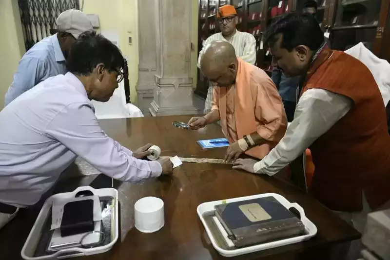 पांडुलिपियों के संरक्षण के कार्य में मदद करेगी सरकार: योगी