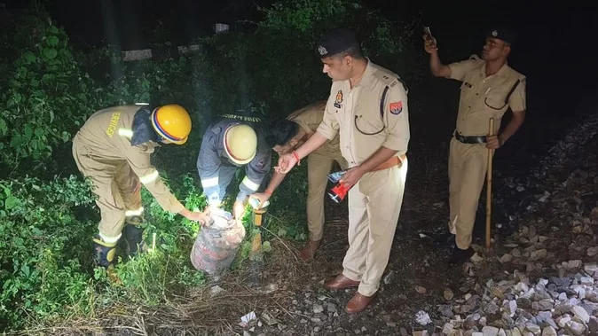 कानपुर में कालिंदी एक्सप्रेस को बेपटरी करने का प्रयास,एटीएस अलर्ट