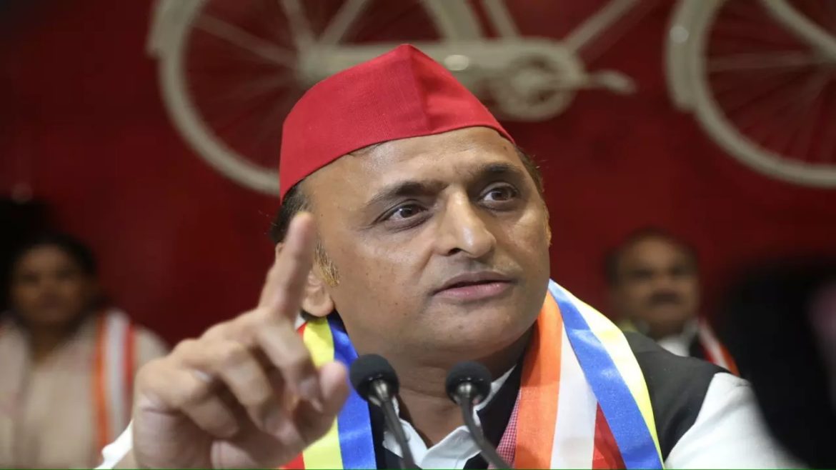 भाजपा के जिलाध्यक्ष की तरह काम कर रहे हैं जिलाधिकारी : अखिलेश