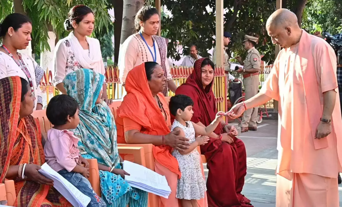 पीड़ितों की मदद में लापरवाही पर होगी कार्रवाई : योगी