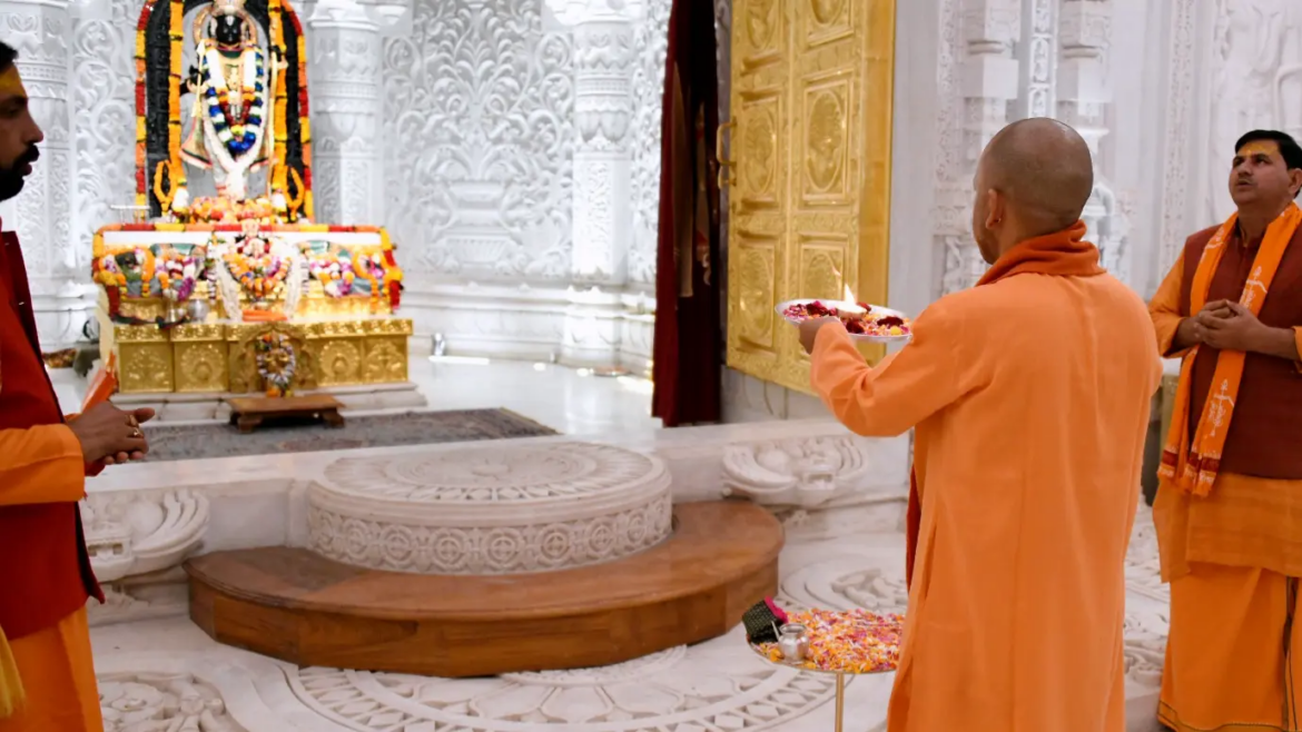 योगी ने श्रीराम मंदिर और हनुमानगढ़ी में की पूजा-अर्चना