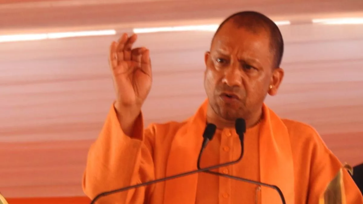 स्कूली बच्चों को यूनीफार्म, मोजा, जूता स्वेटर समय पर मिले: योगी