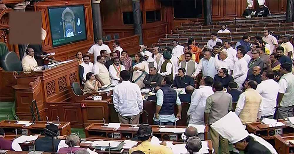 विपक्ष के हंगामे के कारण लोकसभा की कार्यवाही दिन भर के लिए स्थगित
