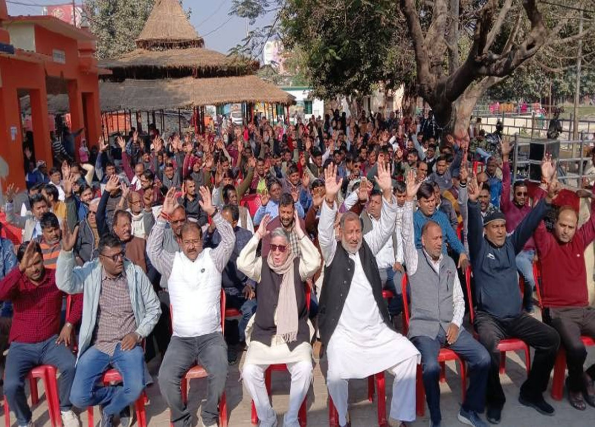 वाराणसी में हुई ‘बिजली पंचायत’ में निजीकरण का निर्णय वापस लेने का प्रस्ताव