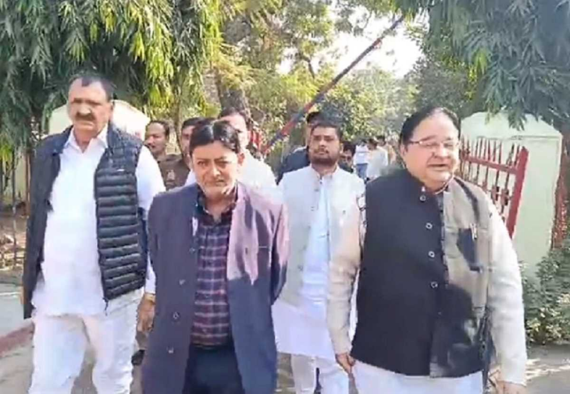 सपा के प्रतिनिधिमंडल ने संभल के आरोपियों से की मुलाकात