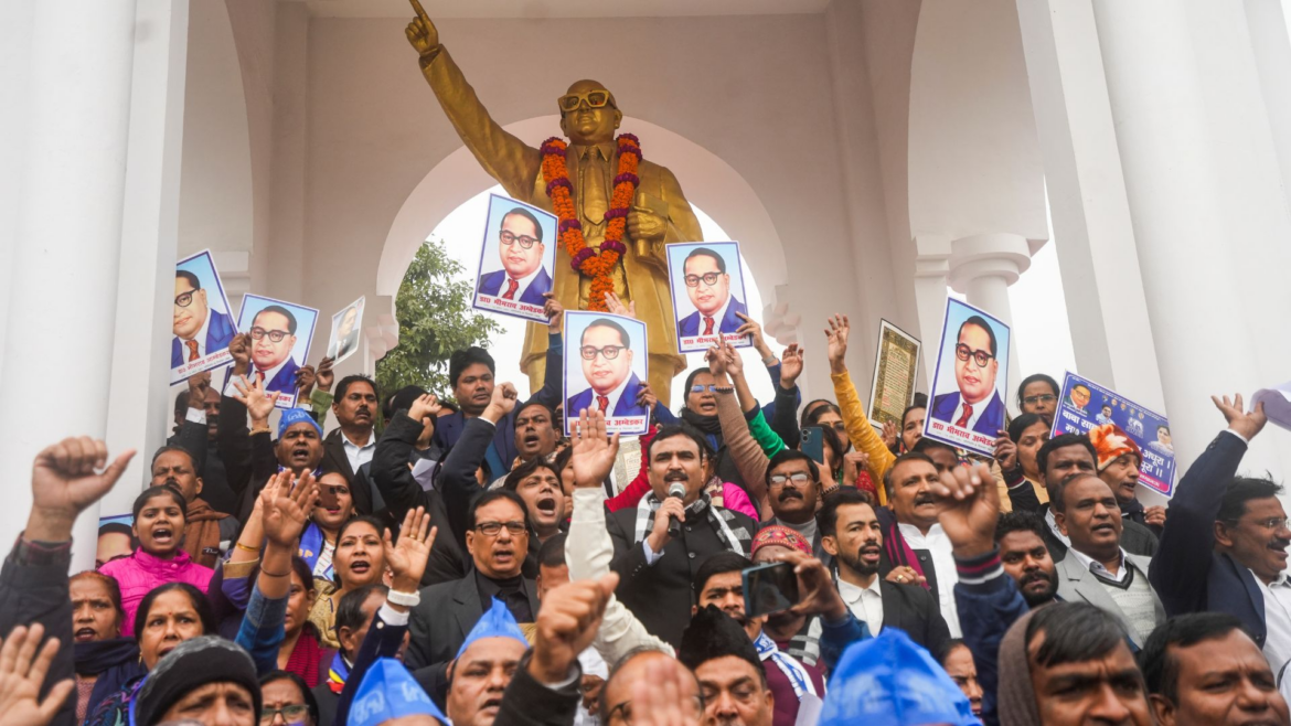 आंबेडकर के कथित अपमान के विरोध में बसपा और कांग्रेस ने किया प्रदर्शन