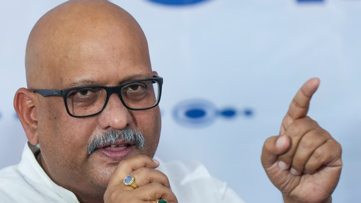 झूठ को सच बनाने की कोशिश में है योगी :अजय राय