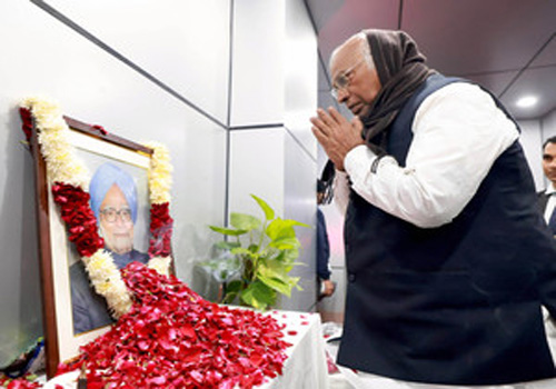 मनमोहन के समाधि स्थल के लिए खरगे ने लिखा मोदी को पत्र