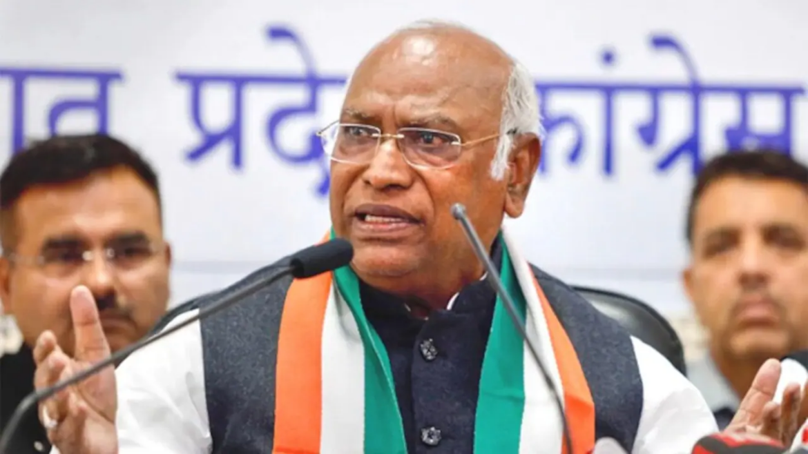 राहुल को संभल नहीं जाने देना असंवैधानिक : खरगे