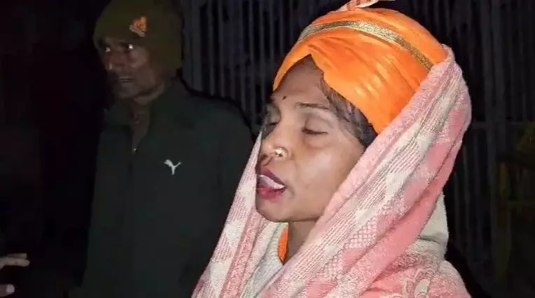 शाही मस्जिद ईदगाह में जलाभिषेक करने जा रही मीरा ठाकुर को पुलिस ने रोका